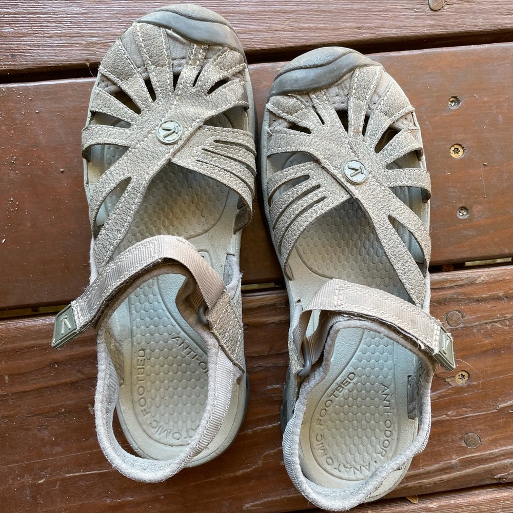 Keen sandals size 7.5